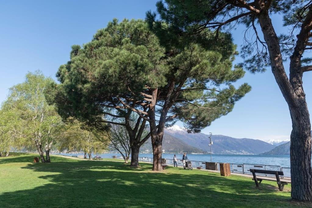 Experience A Cozy Retreat By The Lake With Mirko & Giada Germignaga Exterior foto